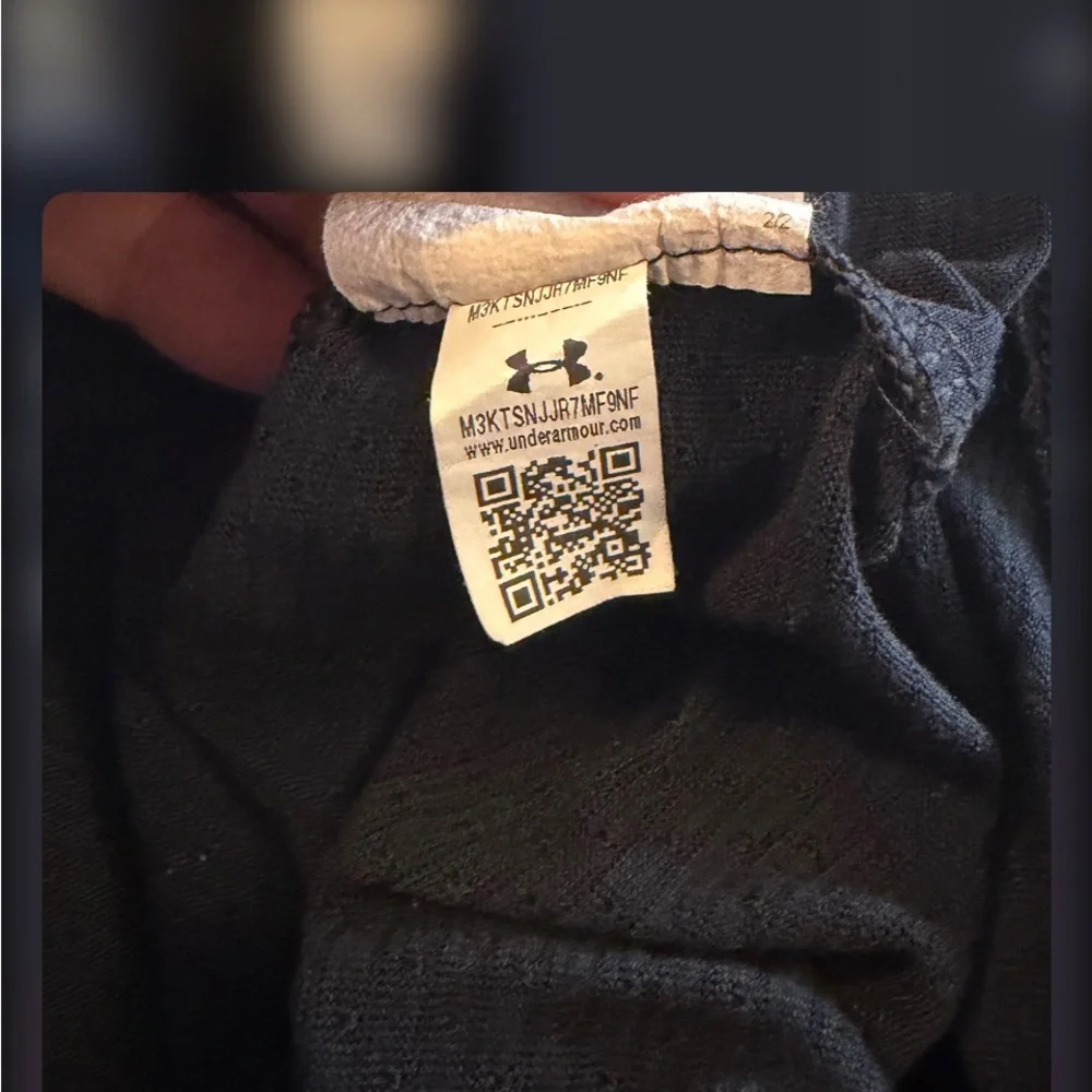 Under Armour Black Long-Sleeve Crewneck Performance Tee - Picture 7 of 7